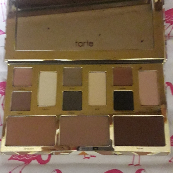 Eye cheek palette - Picture 1 of 1